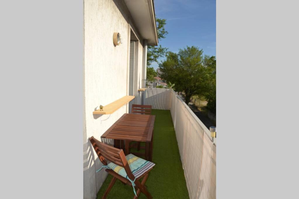 Appartement Lumineux Et Calme Avec Terrasse Авиньон Екстериор снимка